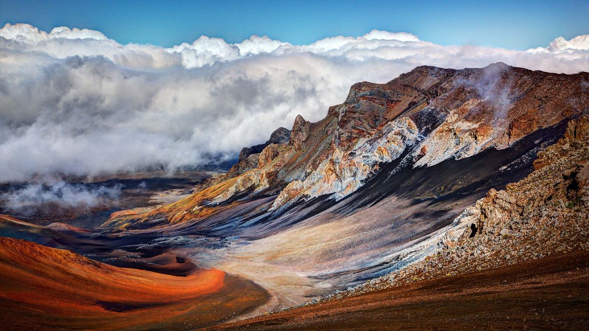 Mysteries Of Hawaii S Haleakala Crater Touristsecrets