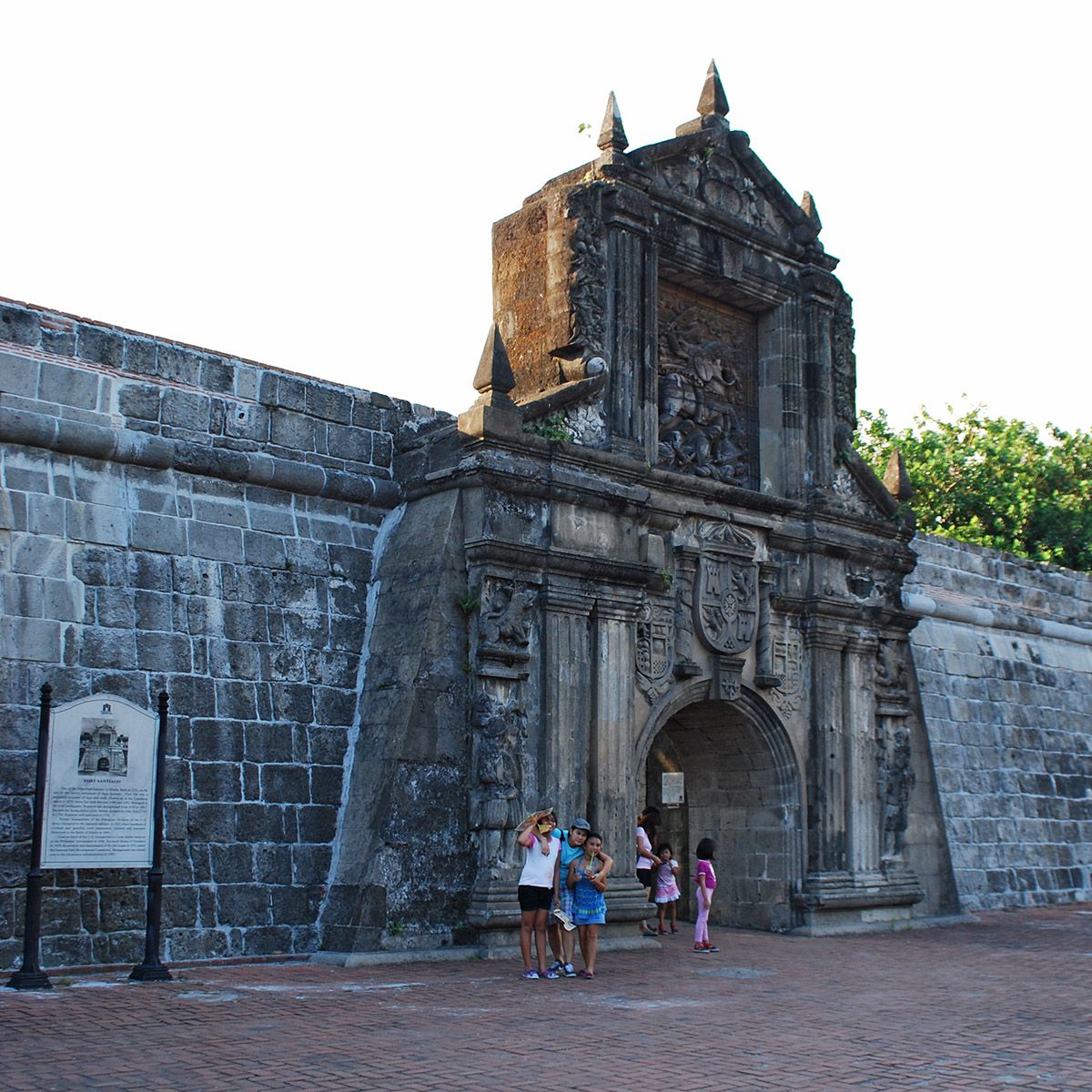 Fort santiago. Форт Сантьяго, Интрамурос. Филиппины Манила Интрамурос. Крепость Интрамурос Манила. Интрамурос испанская крепость в Маниле.