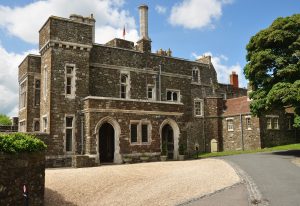 Rochester Castle: All You Need To Know In 5 Minutes | TouristSecrets