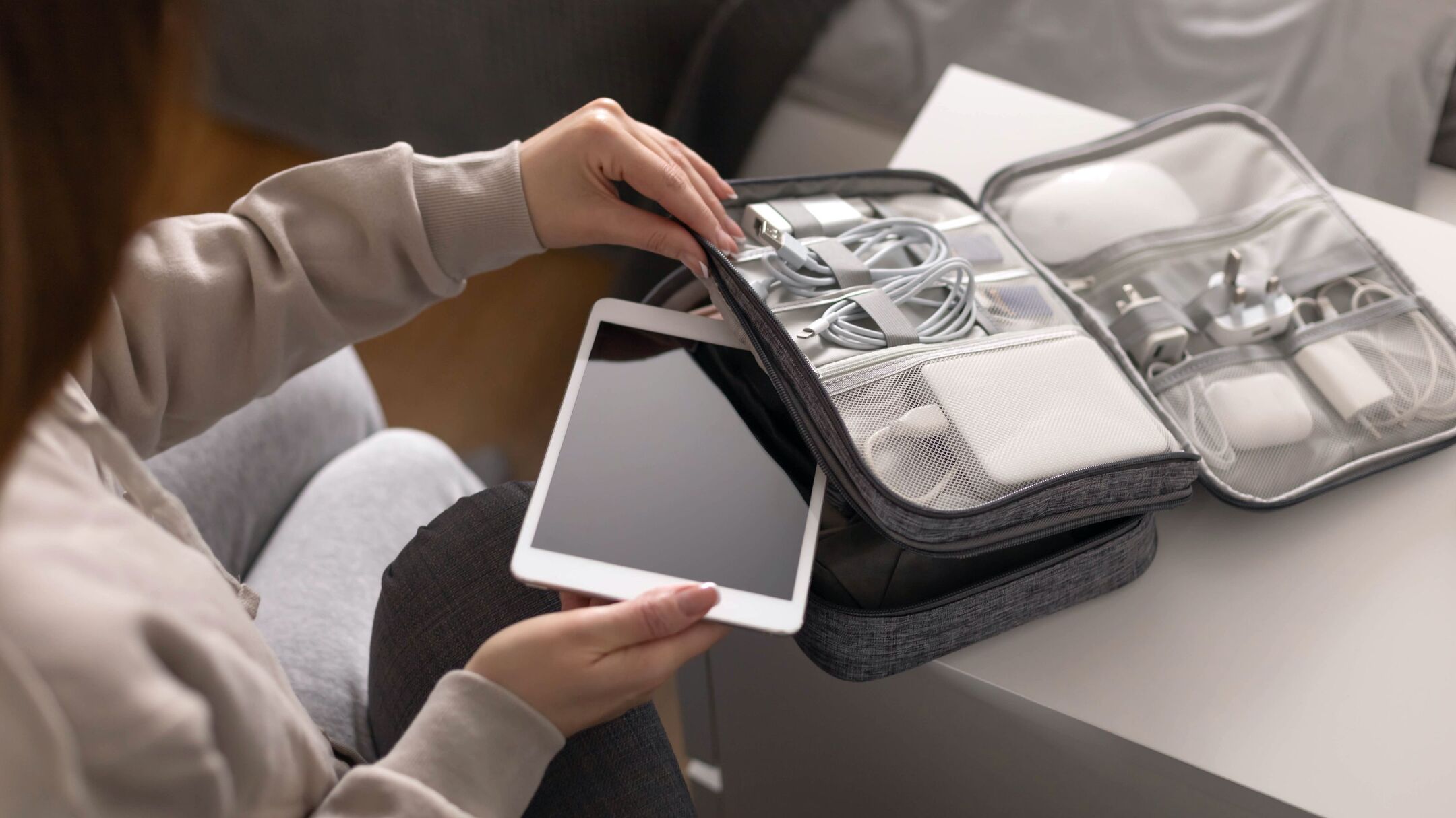 The 10 Best Travel Tech Organizers of 2023