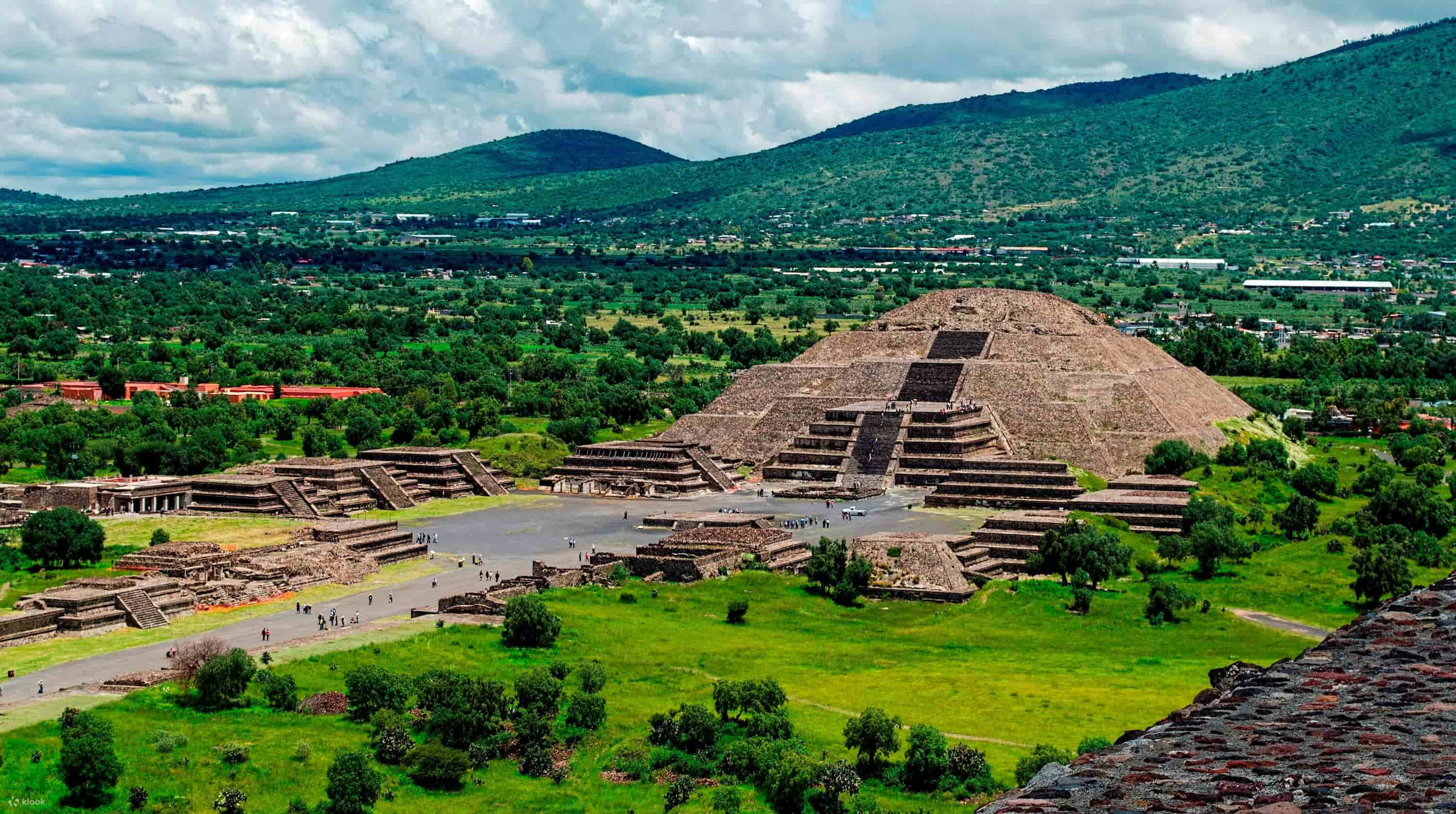 Exploring The Largest Ancient City In Mexico | TouristSecrets