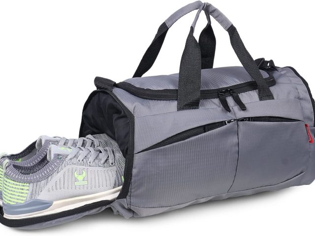 Nike duffel bag 2024 with shoe compartment