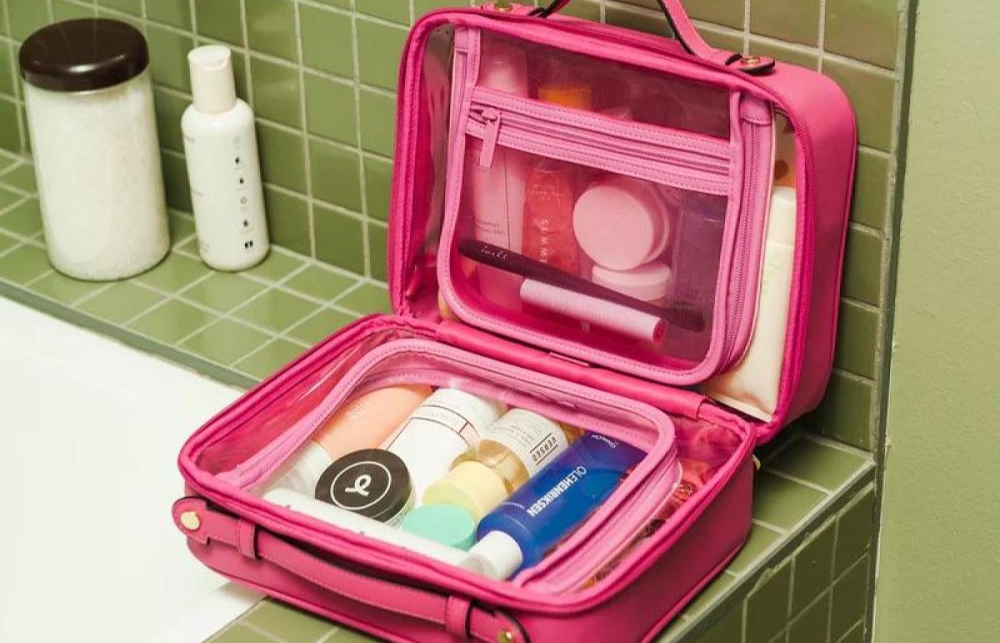 BeyondNice - Checked makeup bag with large 180 degree zipper opening -  Waterp,  in 2023