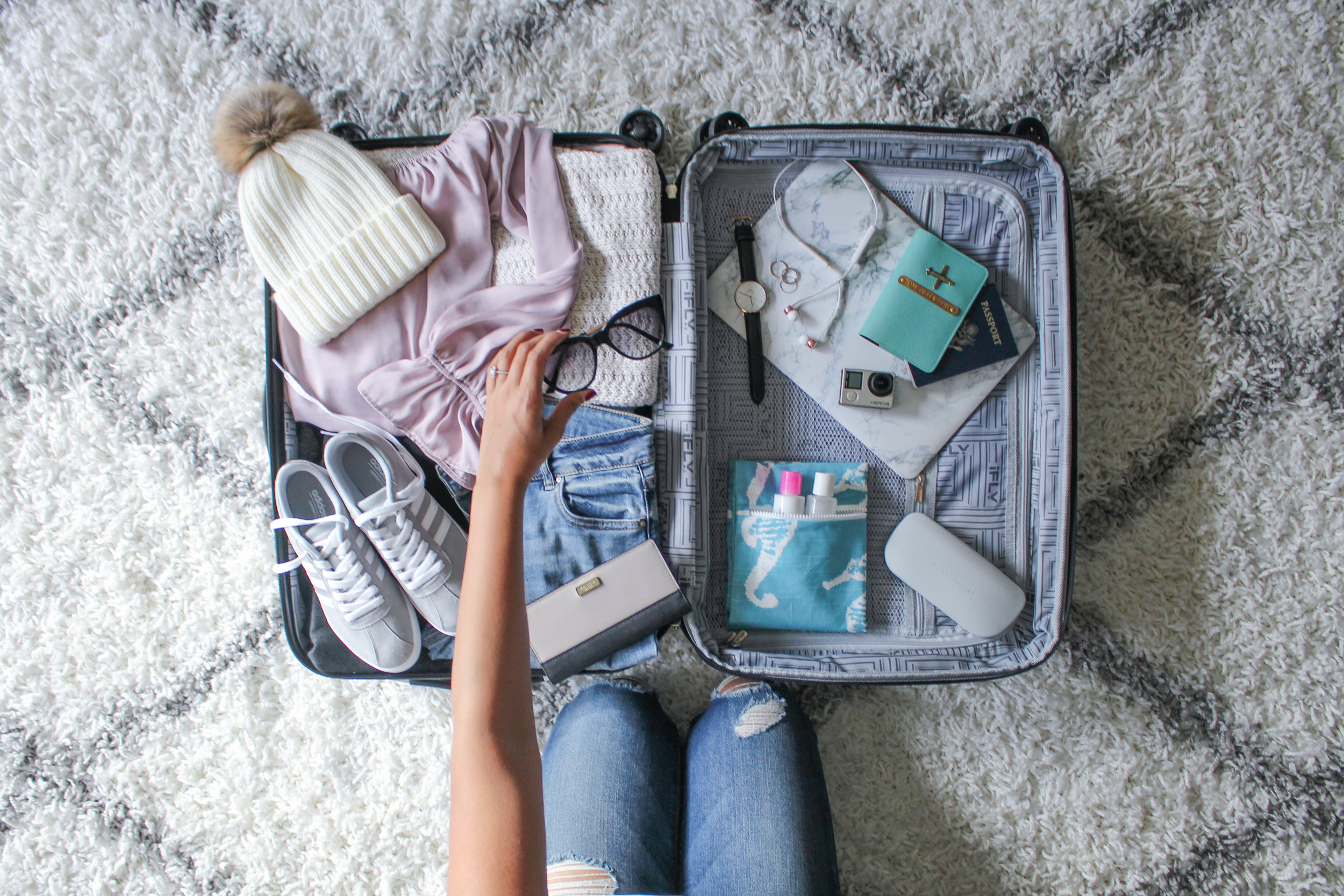 minimalist-packing-how-to-go-carry-on-only