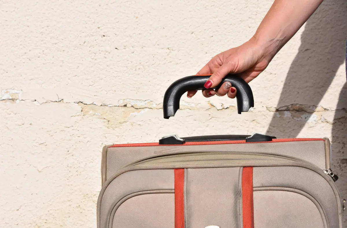 How To Fix A Stuck Suitcase Handle TouristSecrets