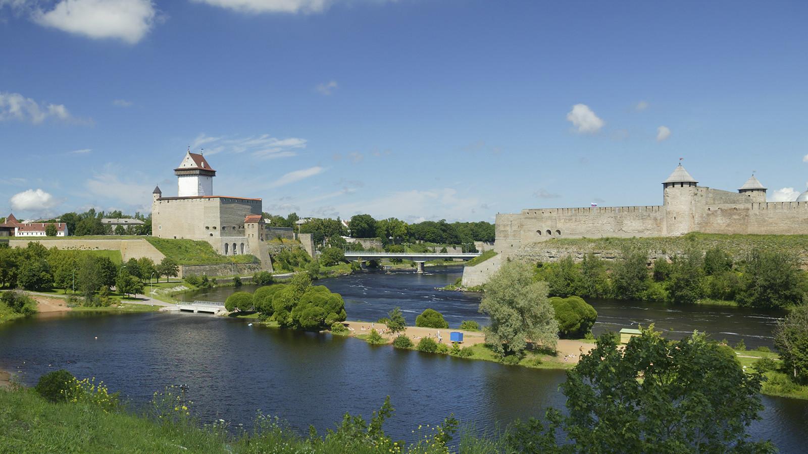 Нарва. Нарва Эстония. Нарва (город в эстонской ССР). Нарвский замок Нарва. Крепость Германа Нарва.