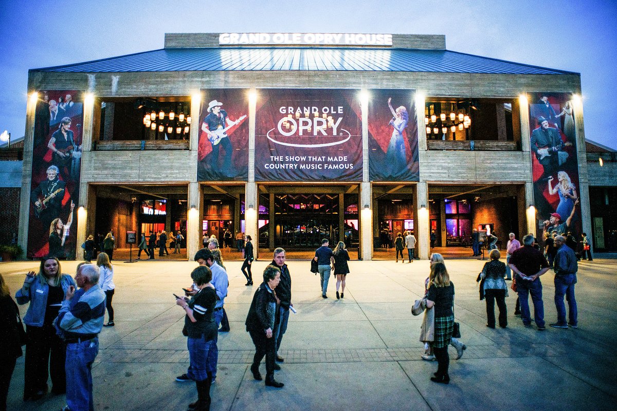 visiting-nashvilles-grand-ole-opry-how-to-take-a-tour