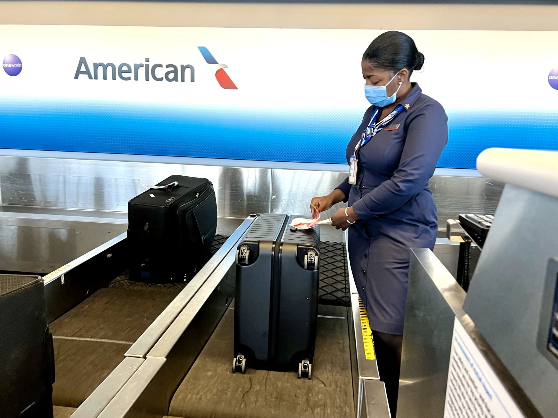 What Size Is A Carry On Suitcase For American Airlines | TouristSecrets