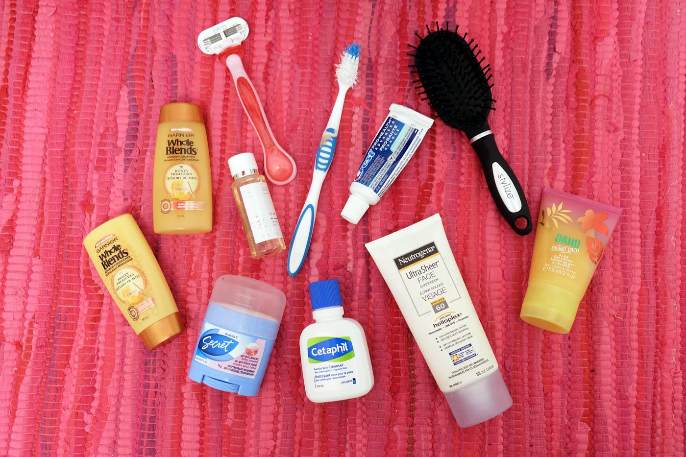 what-to-put-in-your-toiletry-bag-touristsecrets