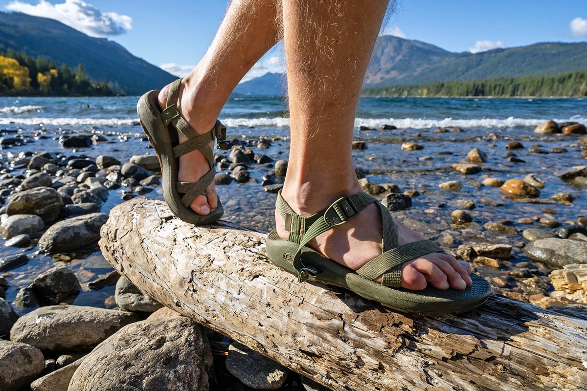 9 Amazing Men s Travel Slippers For 2023 TouristSecrets