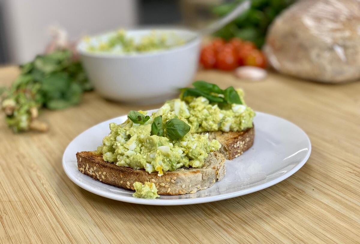 Battle Lines Drawn in the Great Australian Smashed Avo Affair ...