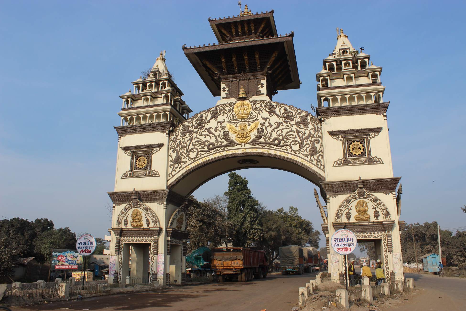 Nepal - India Border Crossing At Birgunj And Raxaul | TouristSecrets