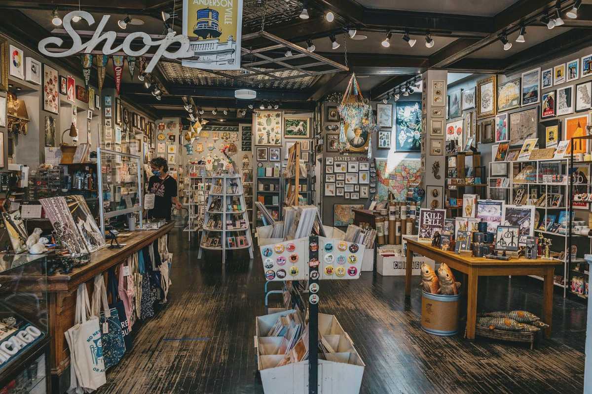 Where To Buy Souvenir Shops For Chicago | TouristSecrets