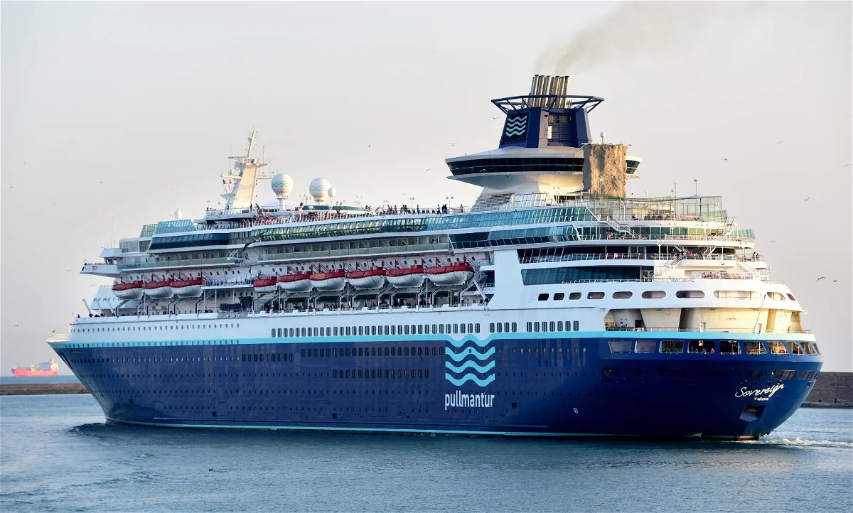 how-to-contact-a-cruise-ship-at-sea