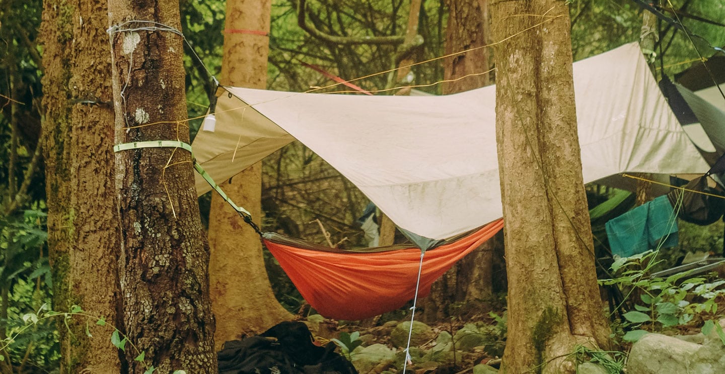 How To Set Up A Hammock Campsite | TouristSecrets