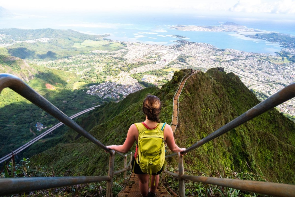 Moanalua Valley Trail: Legal Way To Stairway to Heaven Hike