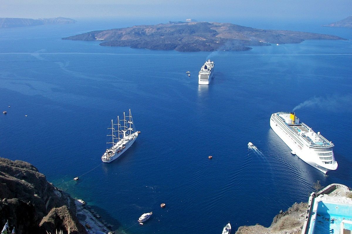 Where Do The Cruise Ships Dock In Santorini | TouristSecrets