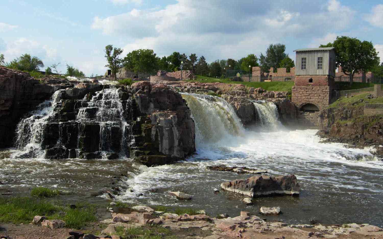 30 Must Visit Places In Sioux Falls | TouristSecrets