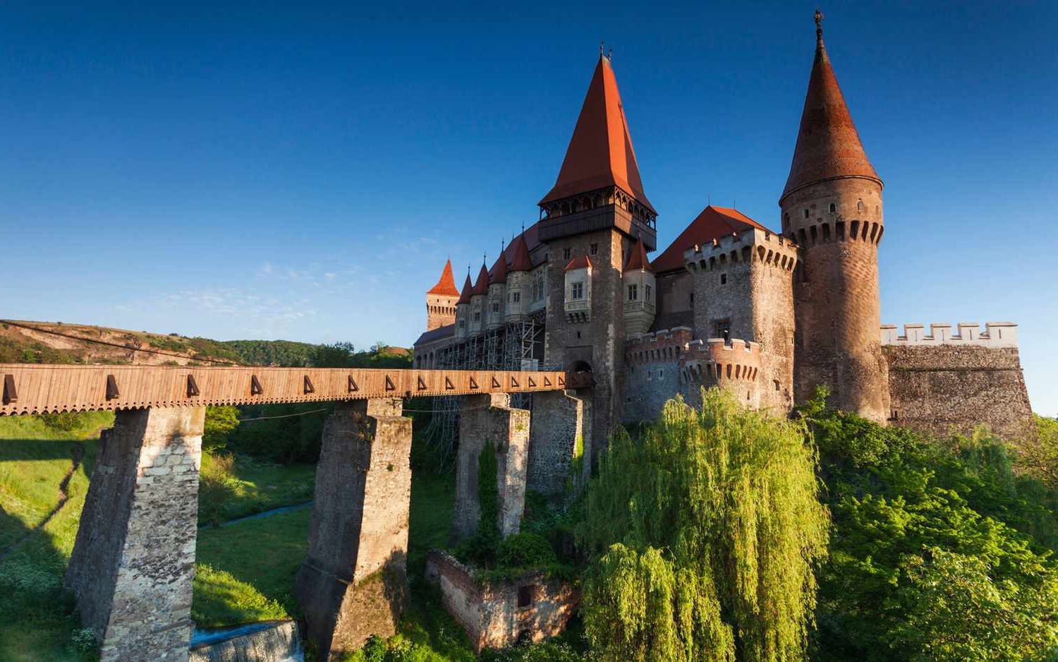 13 Ancient Castles You Can Still Explore Today | TouristSecrets