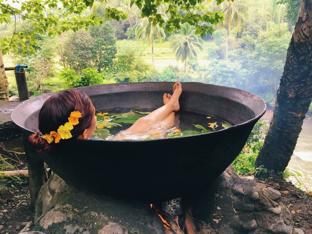 experience-the-thrill-of-cooking-alive-in-traditional-philippine-kawa-baths