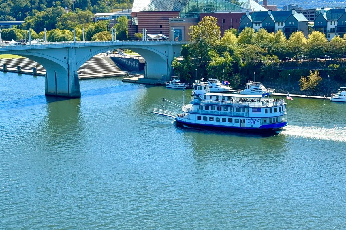 cruise-the-scenic-waters-on-chattanoogas-southern-belle