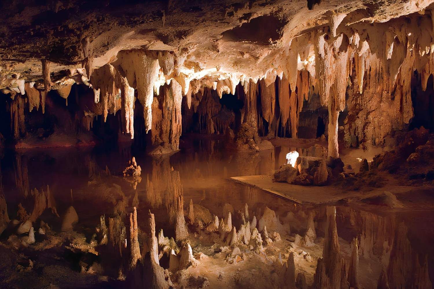 Hidden Underground Caves In Virginia | TouristSecrets