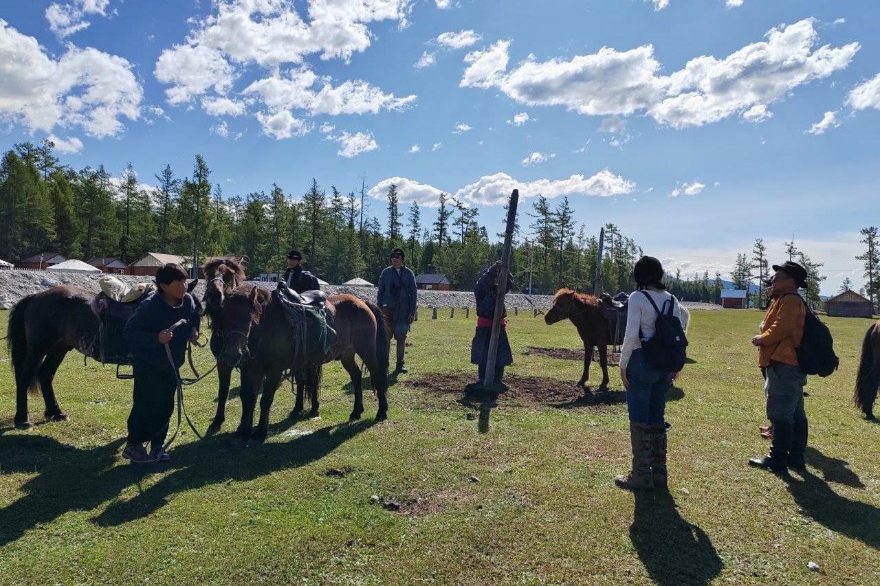 horse trek mongolia