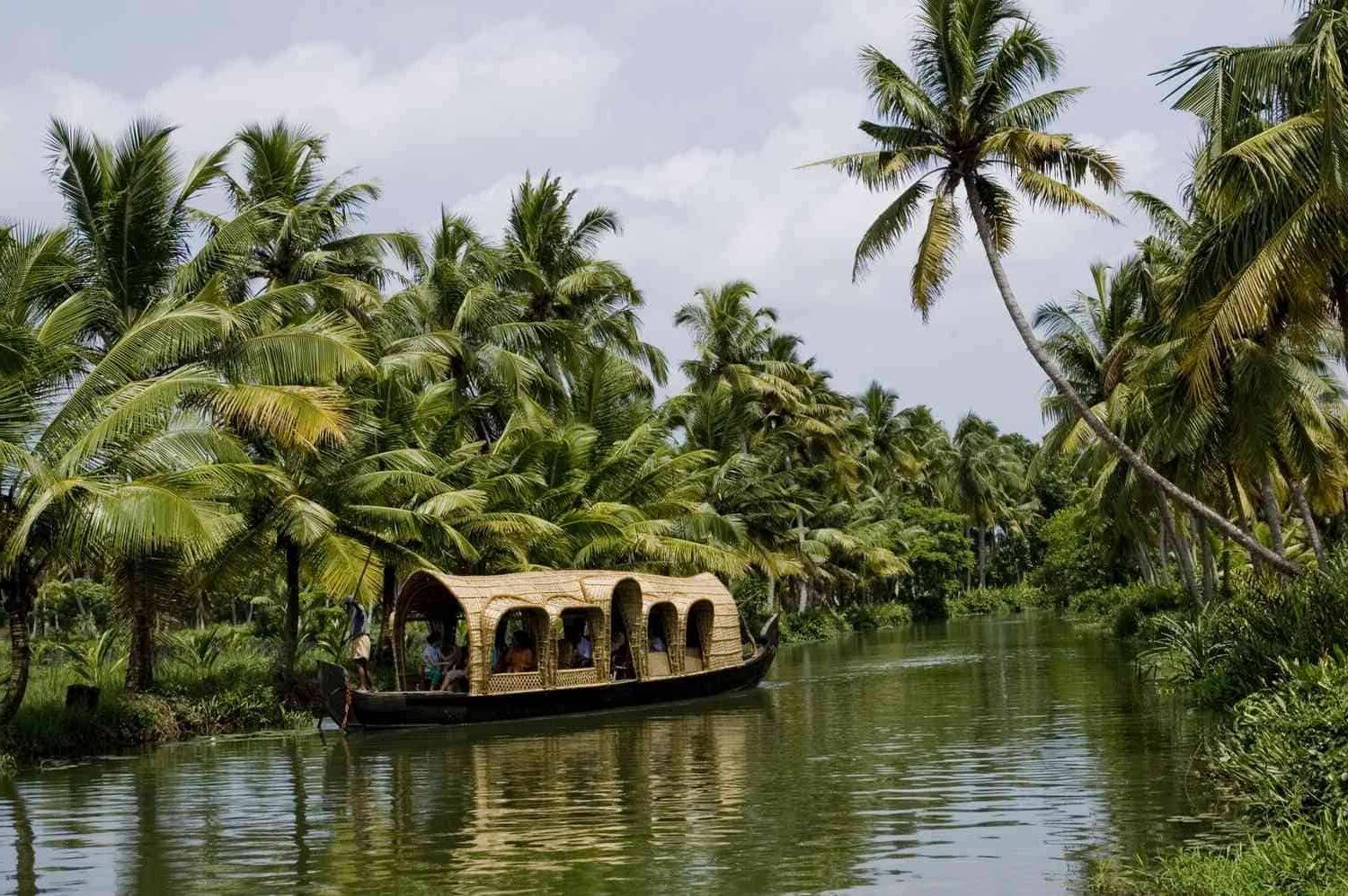 mysteries-of-the-kerala-backwaters-by-houseboat