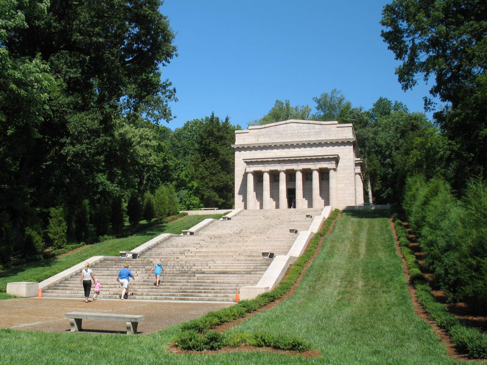 Unveiling The Hidden Secrets Of The Lincoln Memorial | TouristSecrets ...