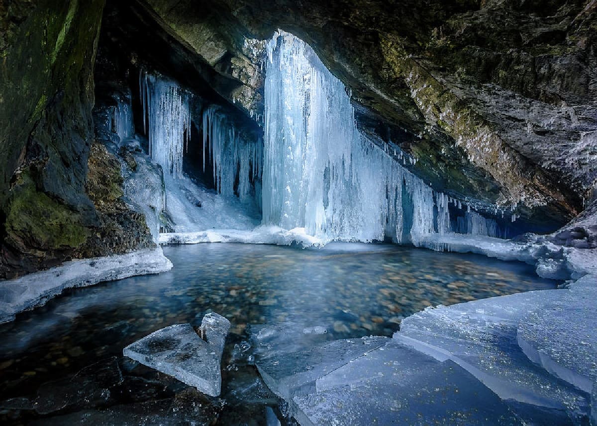 Secret Ice Caves Of Utah's Wasatch Range | TouristSecrets