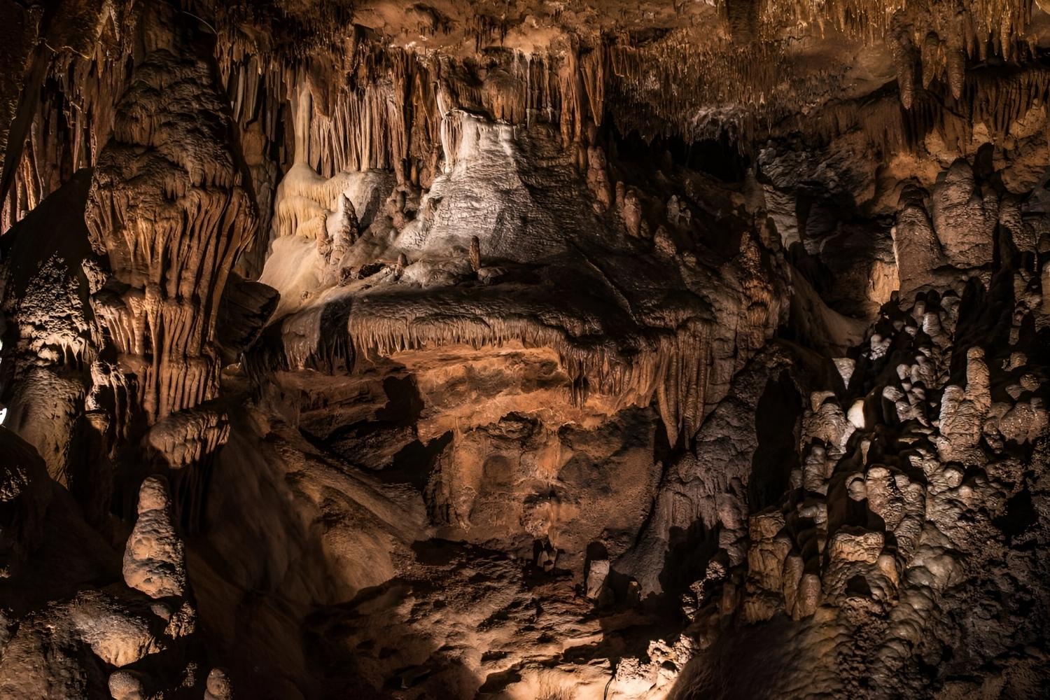 Lost Crystal Caves Of Missouri's Ozarks | TouristSecrets