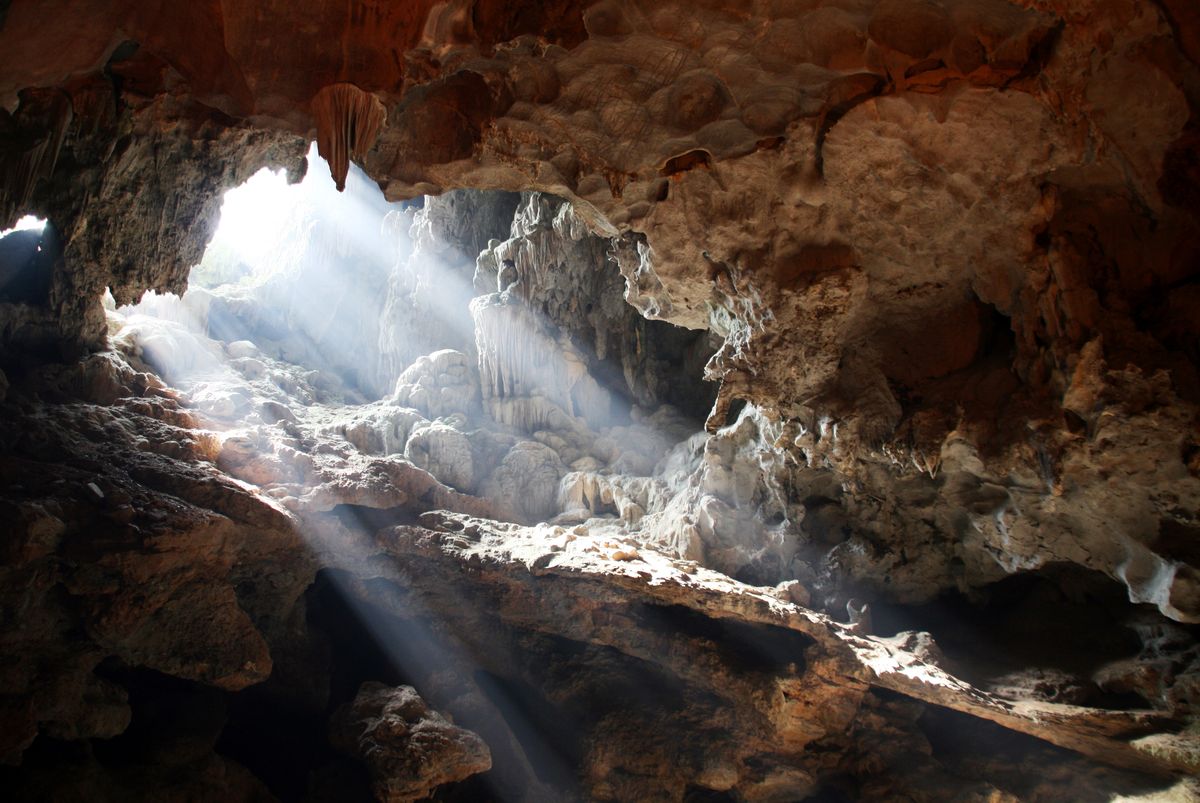 Secret Cave Systems Of Missouri's Round Spring | TouristSecrets