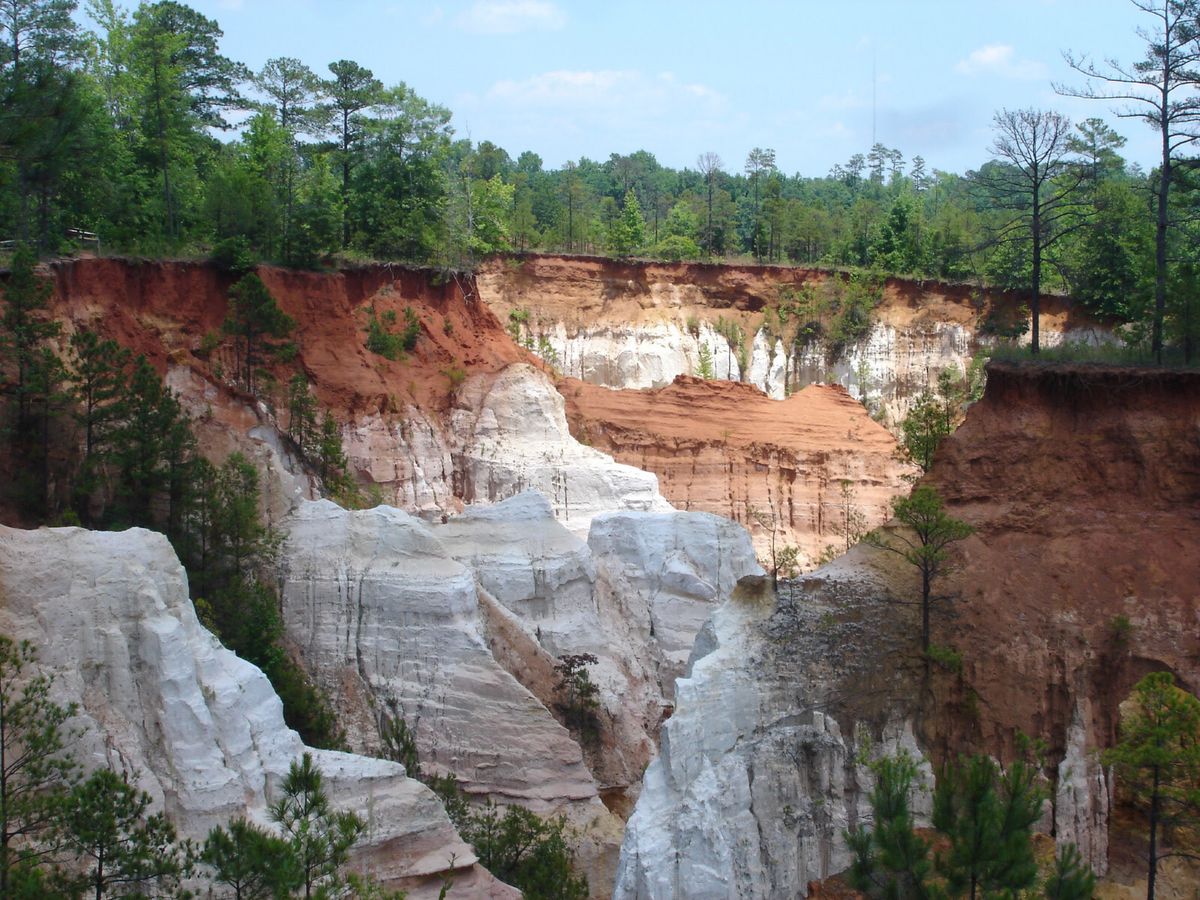 Hidden Caves In Georgia's Providence Canyon | TouristSecrets