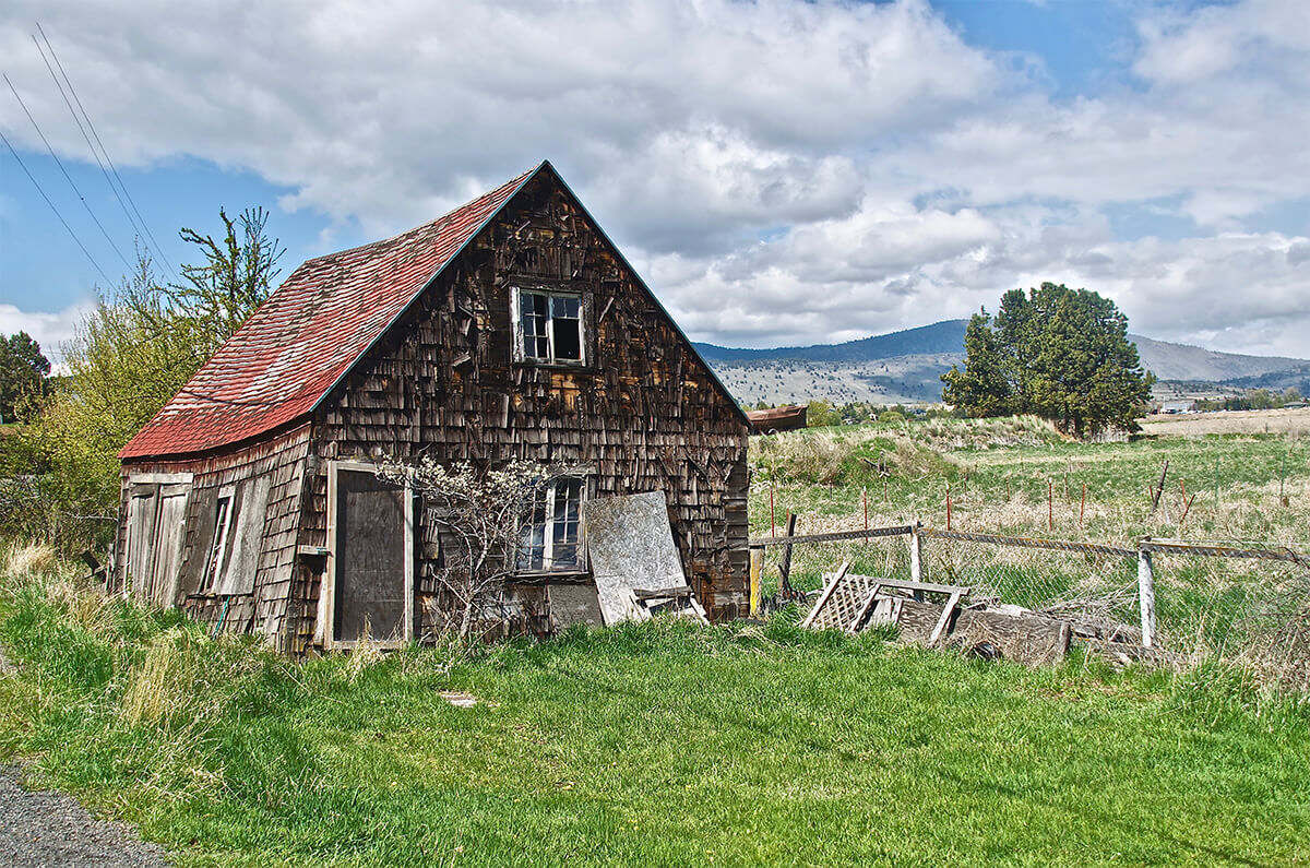 Hidden Trading Posts Of Oregon's Cascade Lakes | TouristSecrets