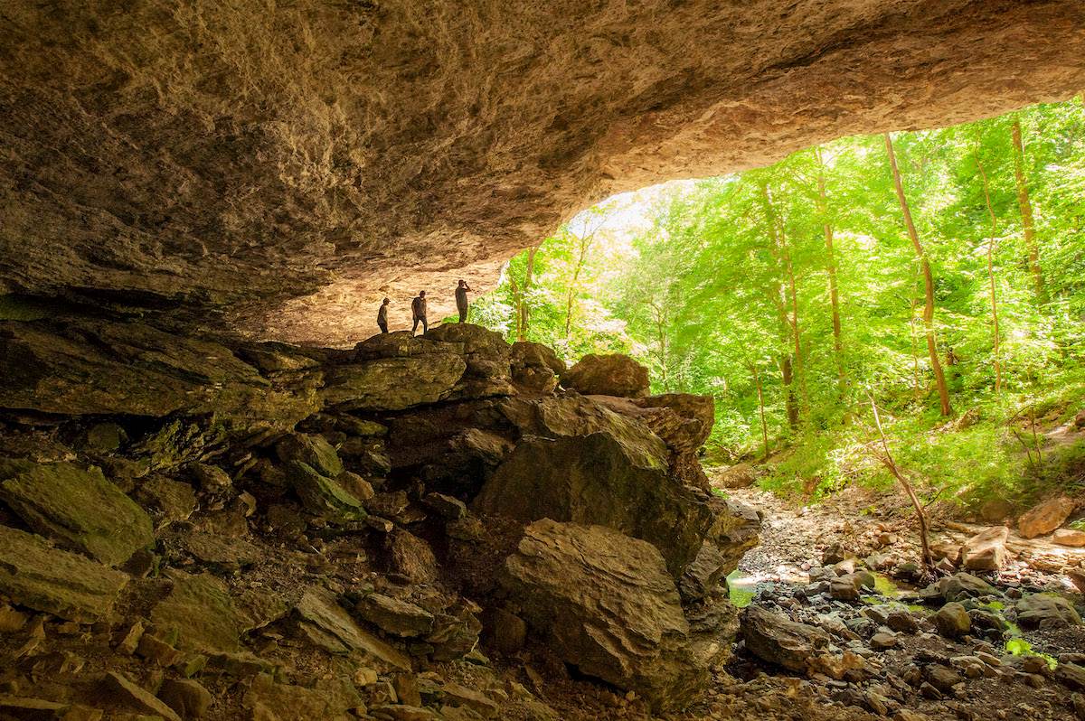 Mysteries Of Arkansas Red Rock Petroglyphs | TouristSecrets