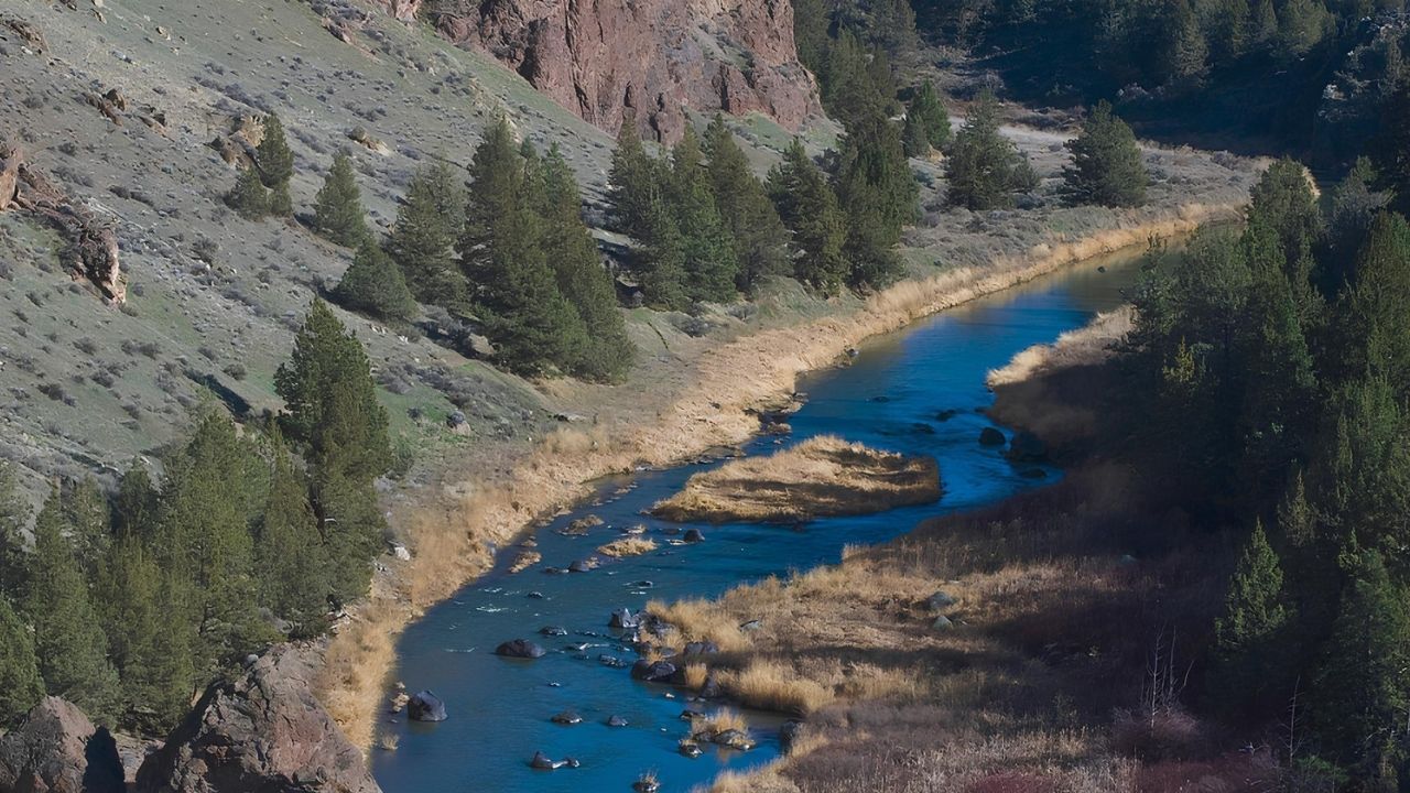 Secrets Of Oregon's Crooked River | TouristSecrets