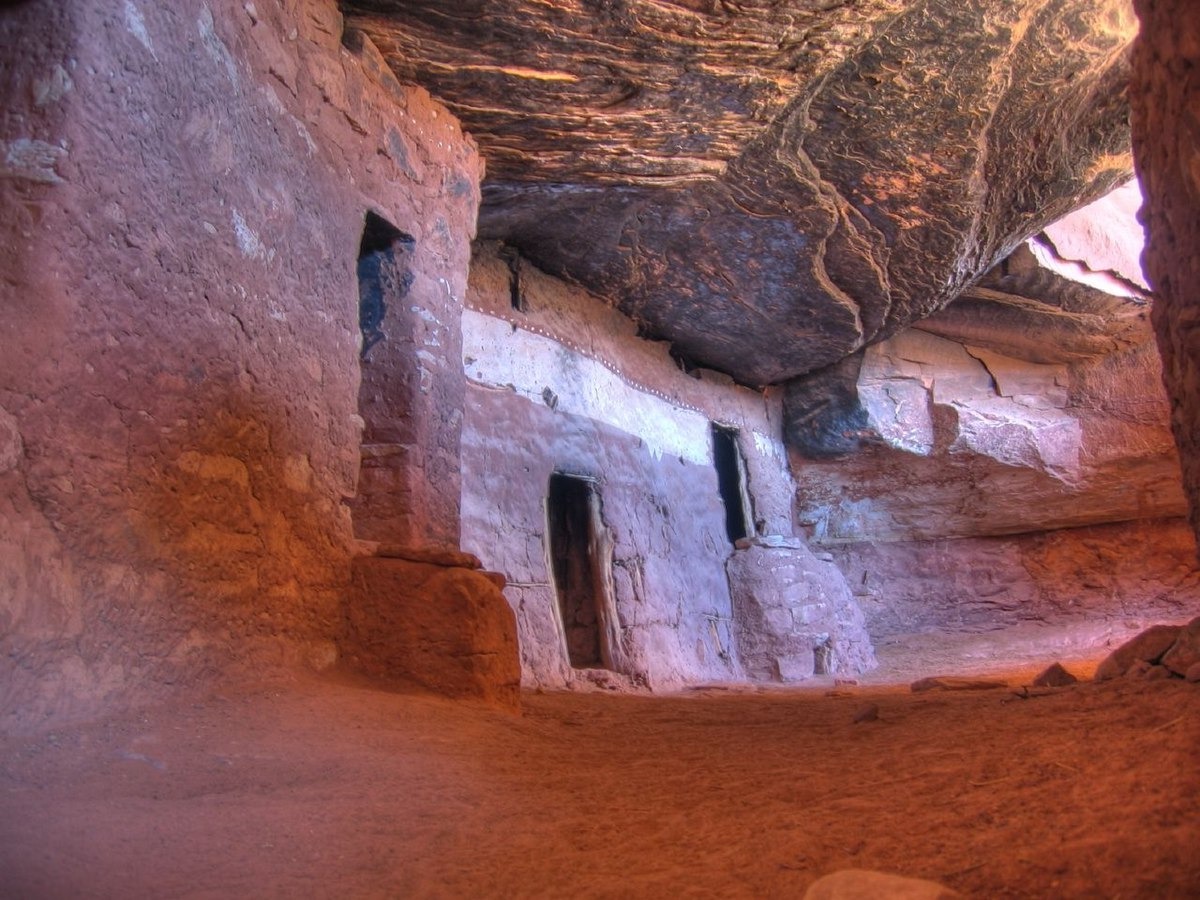 Secrets Of Utah's Moon House Caves | TouristSecrets