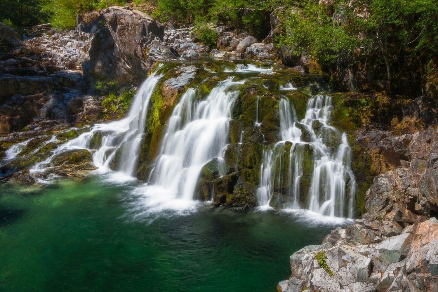 Mysteries Of Oregon's Sawmill Falls | TouristSecrets